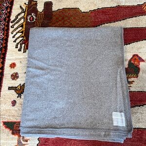 Like New PENDLETON Lands' End Home Gray Wool QUEEN Blanket with Whipstitch Edge